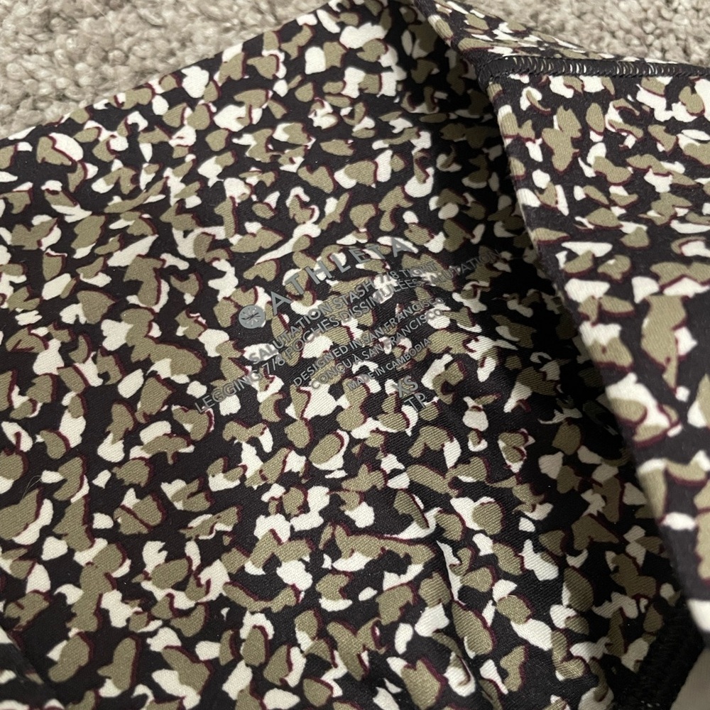 Athleta Salutation Stash 7/8 Legging